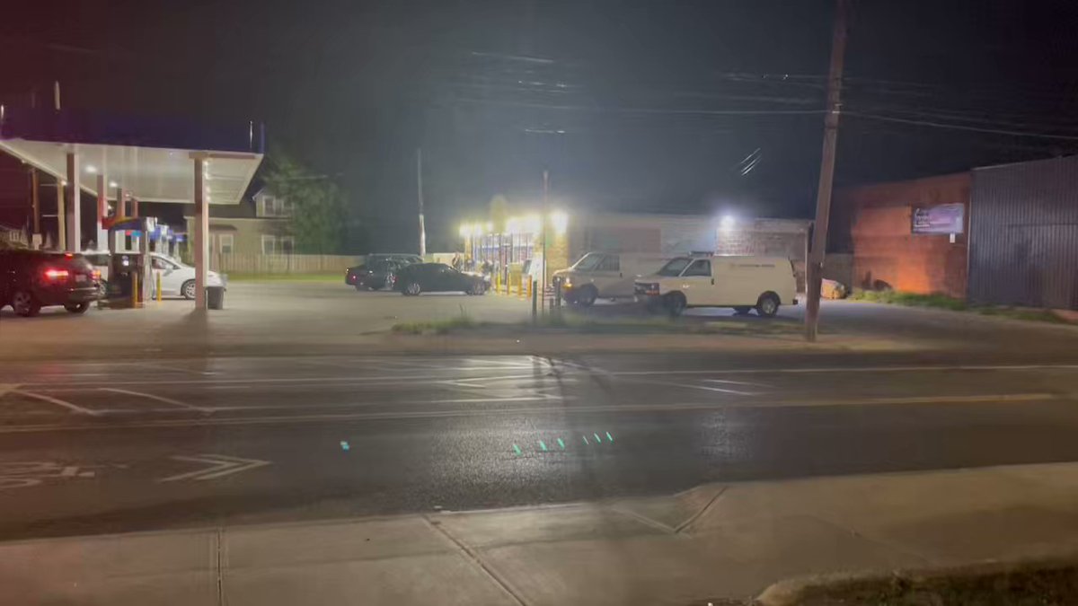 Multiple shots fired at the Sunoco E131 and Harvard. The scanner reports possible two shooters.The victim was able to run a block south to Farris Avenue