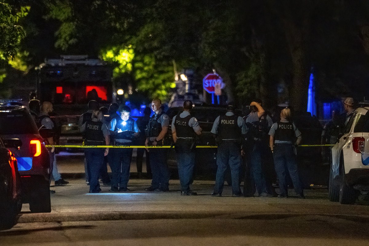 7 hospitalized  including 3 Chicago police officers  in Fuller Park shooting