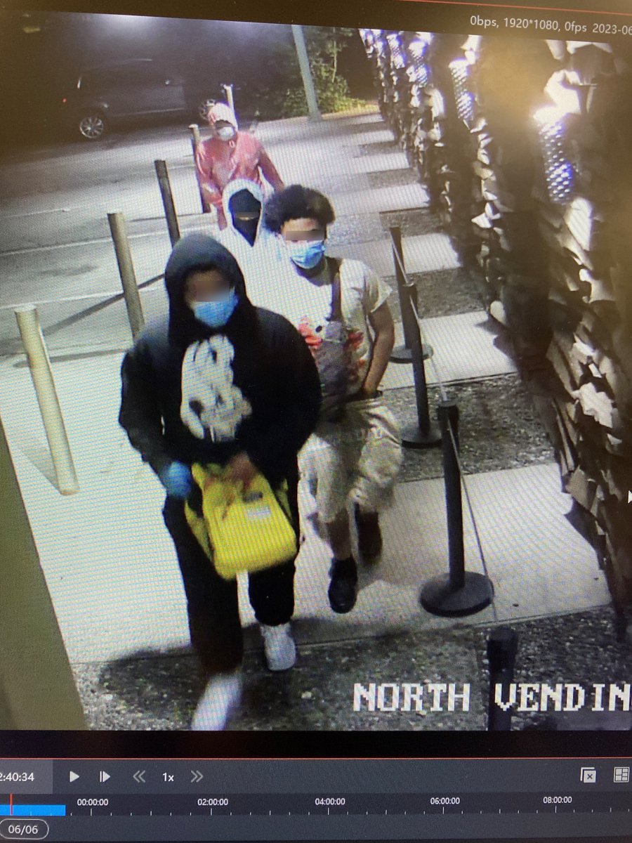 4 armed robbery suspects are in jail following a robbery in Eastgate. Employees say the suspects, armed with handguns, stole cash registers and product. Officers tracked the money to a Kent apartment
