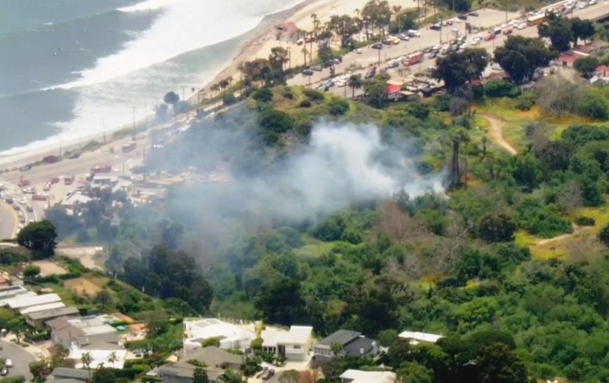 Topanga | Vegetation Fire reported  3931 S Topanga Canyon Blvd