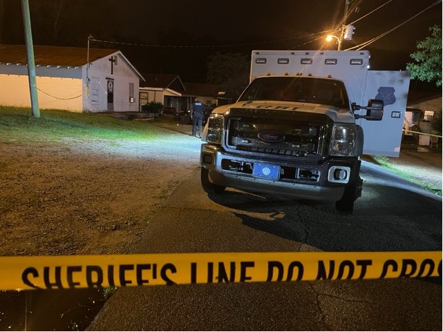TRIPLE SHOOTING INVESTIGATION in BarnesvilleOne woman dead, another woman and man hurt in shooting. Police believe the trio ran out of gas, are perplexed by what looks like a drive-by crime. No motive, or description of suspected shooter/vehicle