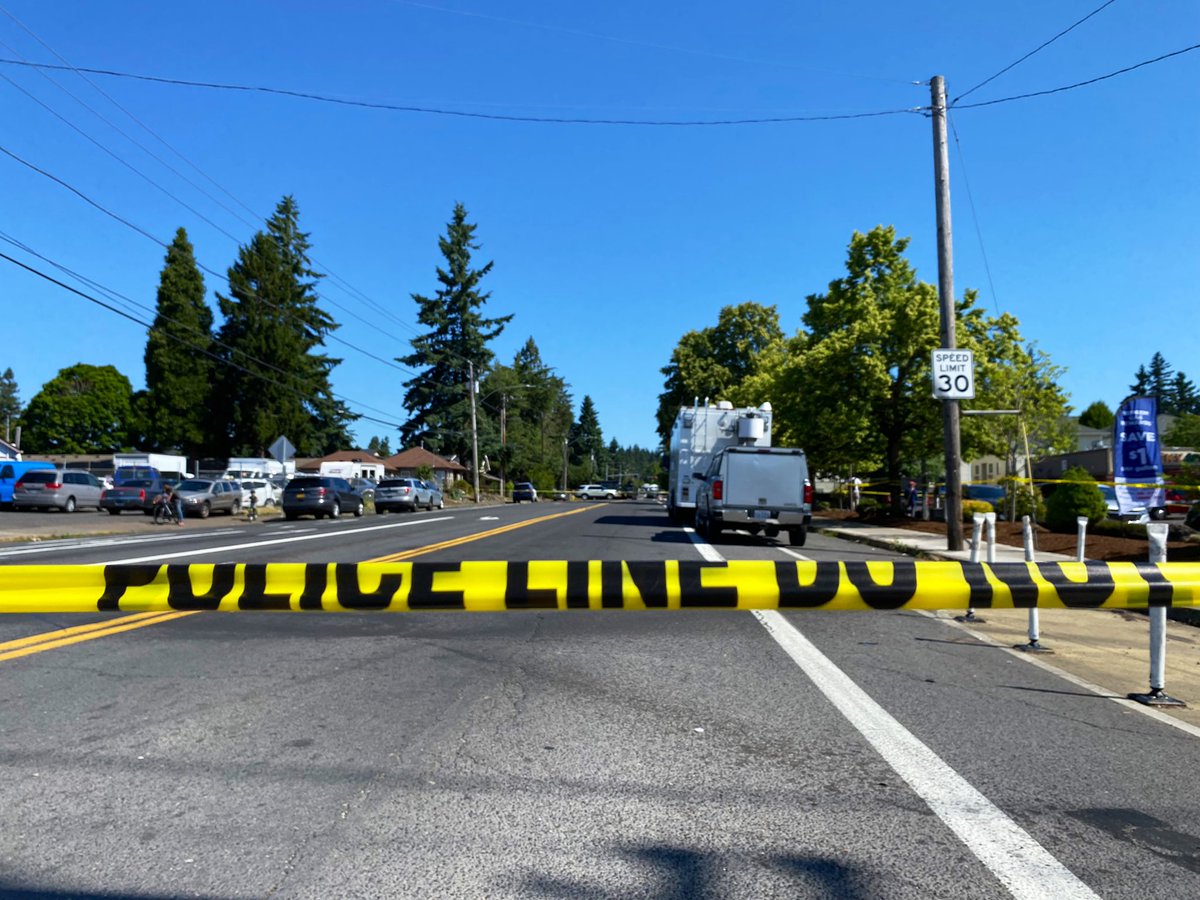 @PortlandPolice are asking people who live near SE 146th and Stark to shelter in place as they search an apartment building for people involved in a shooting that happened just before 1 a.m.