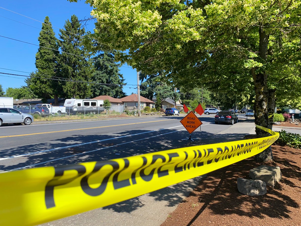 @PortlandPolice say two people were injured in the shooting and taken to the hospital with non-life threatening injuries. nnOfficers saw suspects running into a nearby apartment. They've detained five juveniles and are still searching for more