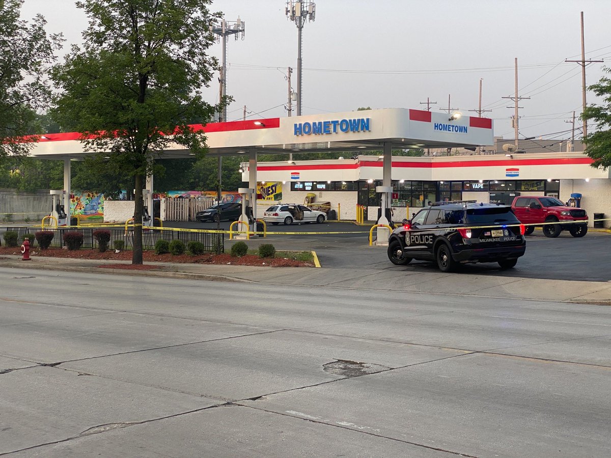 ⁦@MilFireDept⁩ confirms a shooting at a gas station near Fond du Lac and Locust. A 40-year-old man is being treated ⁦@Froedtert⁩. This scene is down the street from a deadly shooting at 33rd and  Hadley.