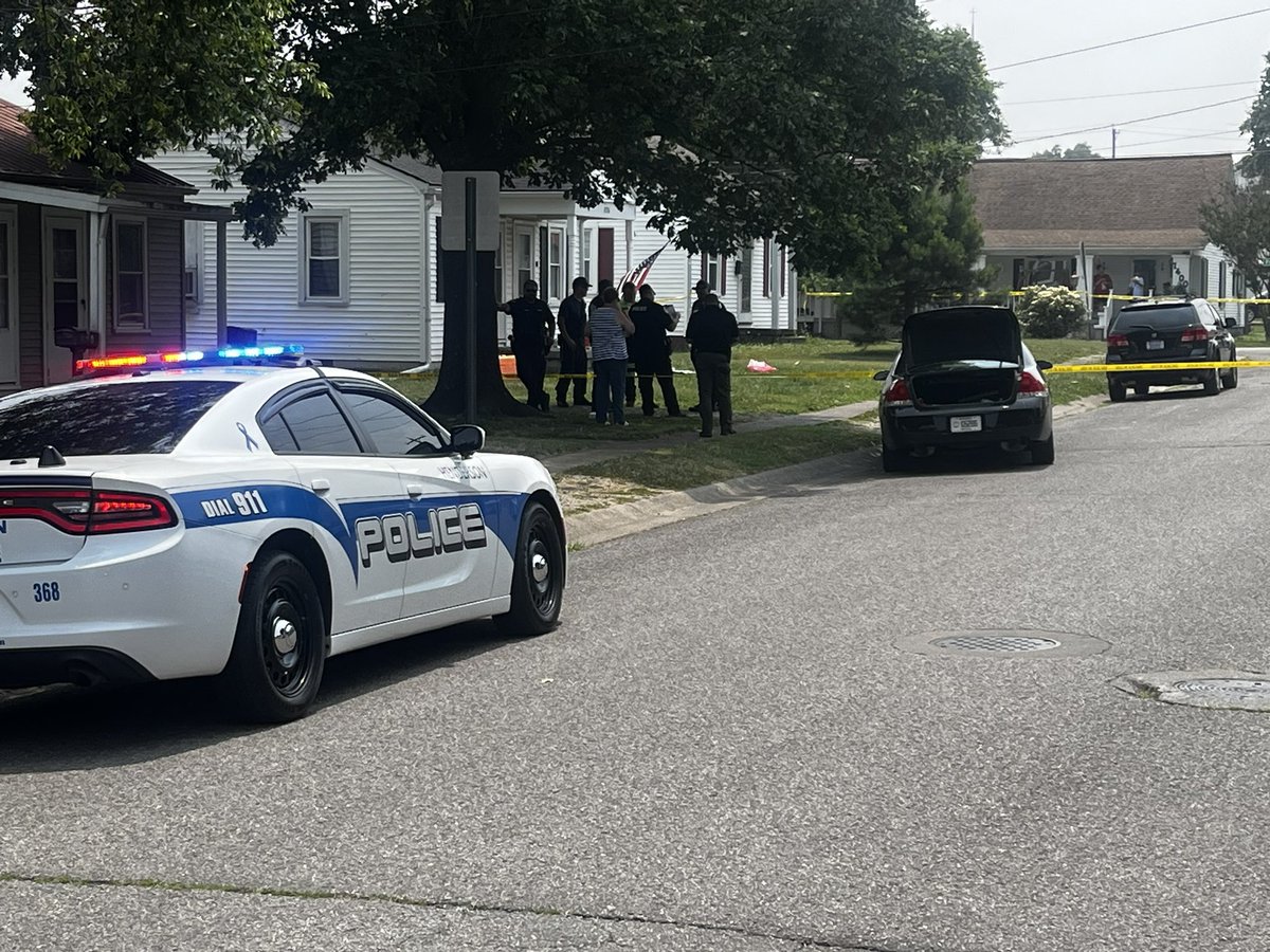 @Henderson_PD is investigating a shooting in the 800 block of Letcher street, that left one person dead and another one in critical condition. HPD tells that the call came in just after 12:30pm. They also say there's no threat to the community.