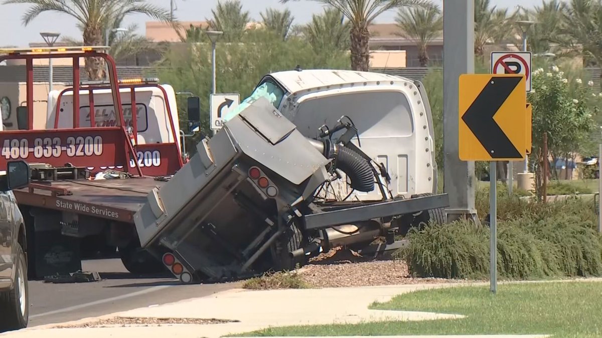 Driver killed after street sweeper hits pole in Chandler: