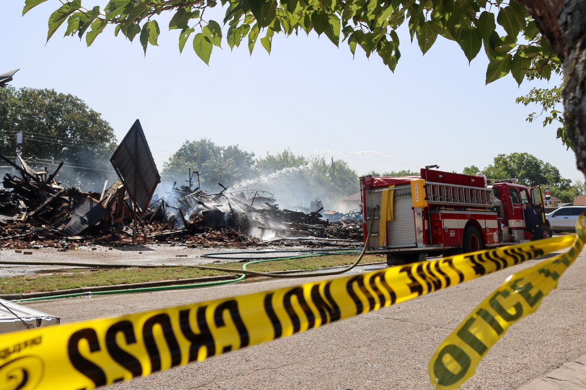 New images from Lacy-Lakeview, TX at the Northgate apartments fire. 3 deaths were confirmed by @LacyLakeviewFD, and all others are accounted for at this time. Pockets of the fire are still burning just before noon.