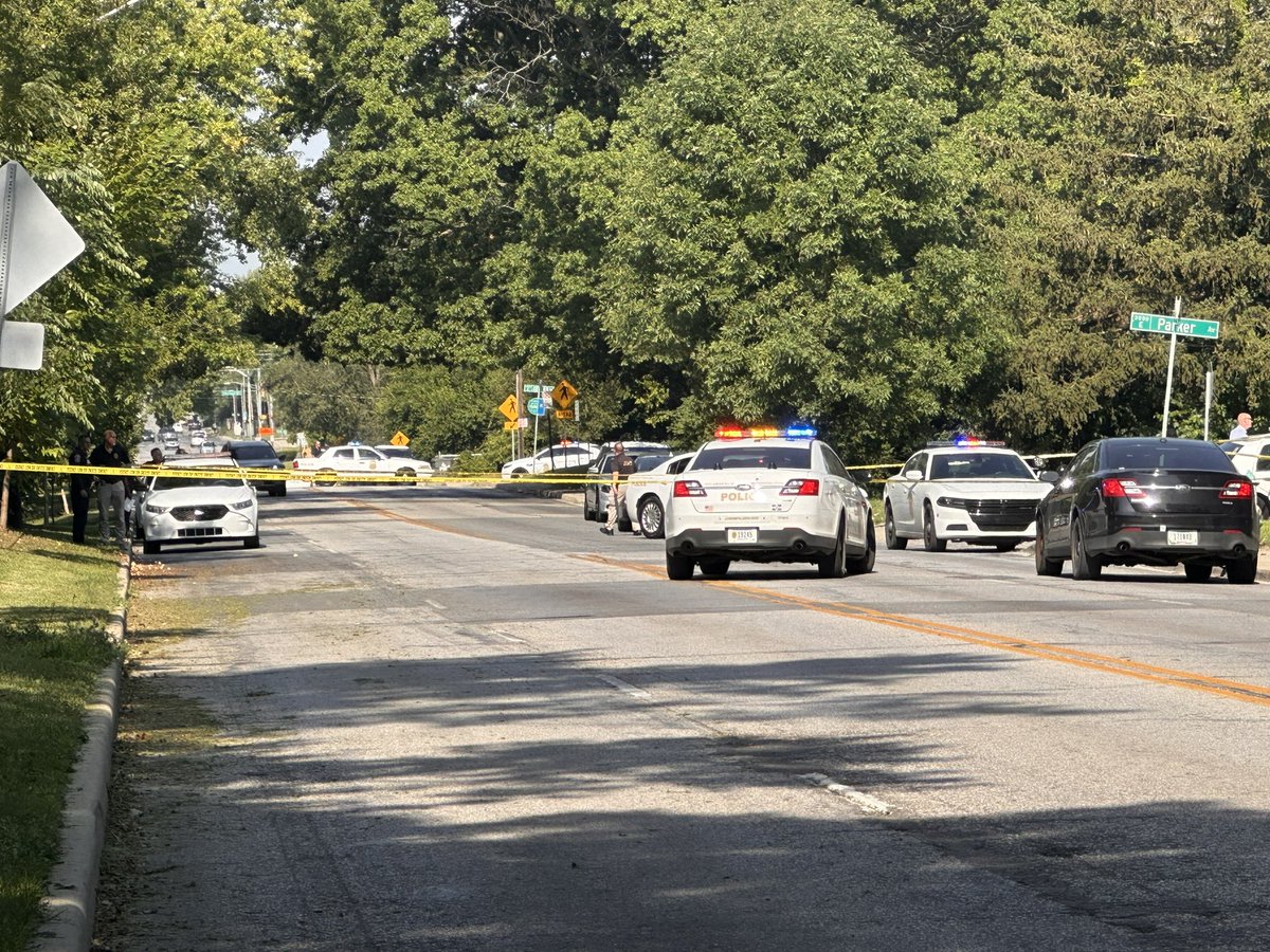 IMPD say the suspect died after being shot. nnThey said officers tried conducting a traffic stop when the suspect fled. @WTHRcomJust got on scene of an IMPD officer-involved shooting near Washington Park on the northeast side.