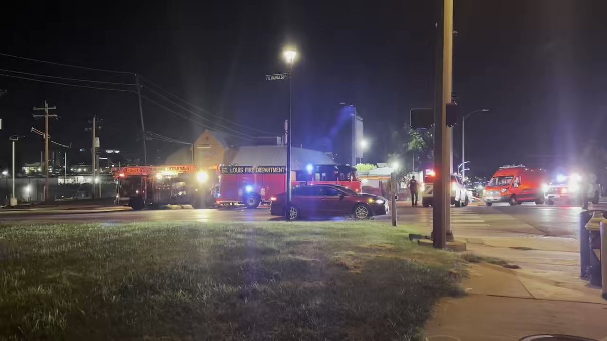 Fire at Captain D's on the 900 block of S Grand Blvd at Chouteau Ave. nnFire started in the kitchen. StL Fire contained the fire to the rear of the building. No injuries. Fire is investigating the cause