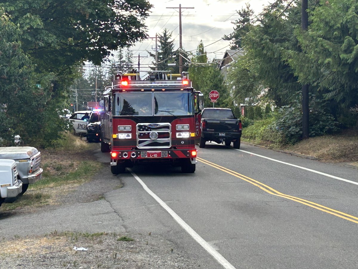 Snohomish Co Sheriff's Dept. just confirmed - homicide investigation underway at home off 48th Place West in Edmonds area. 1 person dead. 2 others suffer life-threatening injuries. 2 children unharmed.nnSuspect took off in vehicle, bolted on foot, now in custody