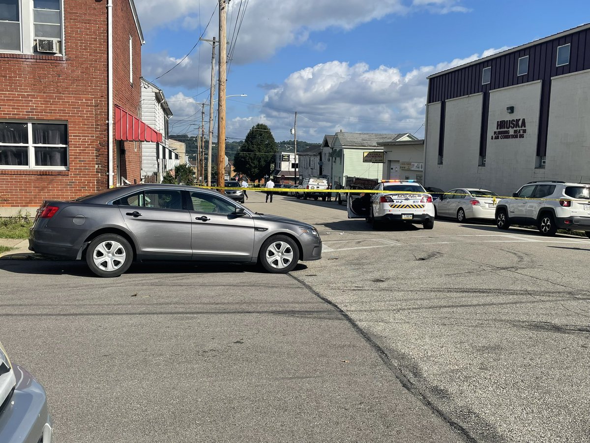 1 man is critical, 2 are on the run after a shooting in Homestead off of McClure St, per @AlleghenyCoPD. Detective say a 31yo man was found shot inside of a car. 1 man wearing gray T-shirt and 1 wearing a black hoodie ran from the scene around 8:20a