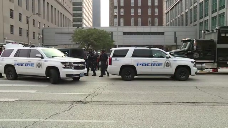 Inmates take 70-year-old guard hostage at St. Louis jail