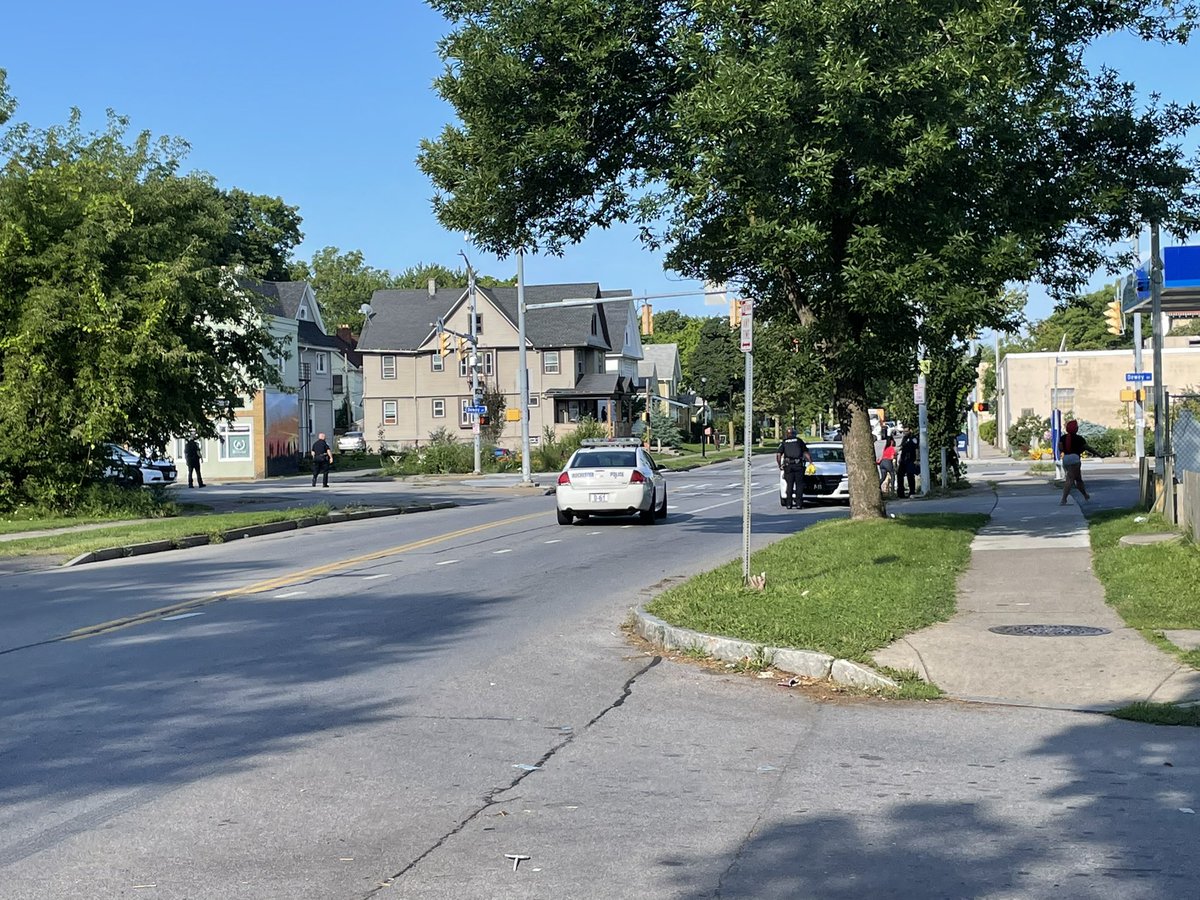 @RochesterNYPD investigating a Homicide overnight at Dewey and Lexington Avenues in the city. Dewey and Lexington were shut down for hours, but have since reopened to traffic