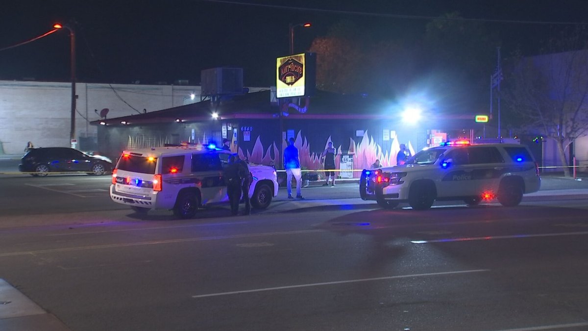 Woman arrested, second suspect on the loose after stabbing outside Phoenix bar