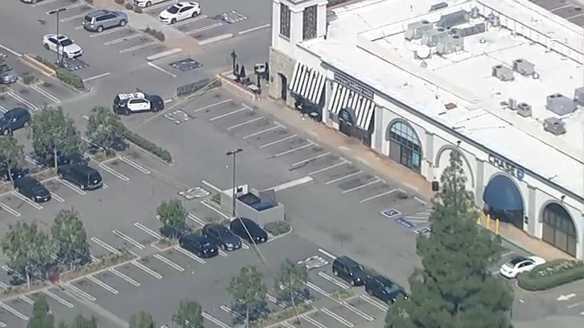 Report of bomb threat prompts evacuation of Chase bank at Plaza Di Northridge shopping center, LAPD says