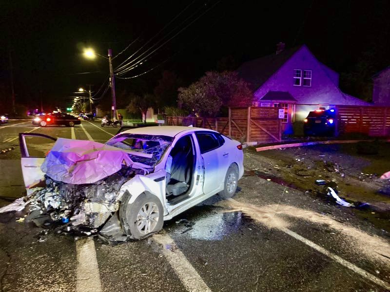 2 officers taken to hospital after suspect flees traffic stop, crashes in patrol SUV in SE Portland