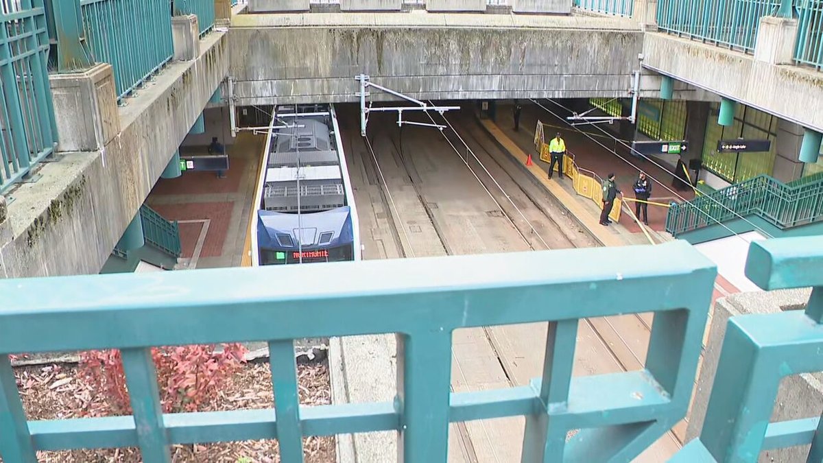 A 36-year-old man was stabbed multiple times on the train platform at the Chinatown-International District @SoundTransit station during the morning commute