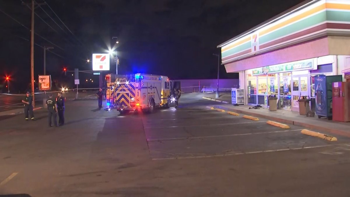 Man dead after being stabbed at 7-Eleven in west Phoenix: