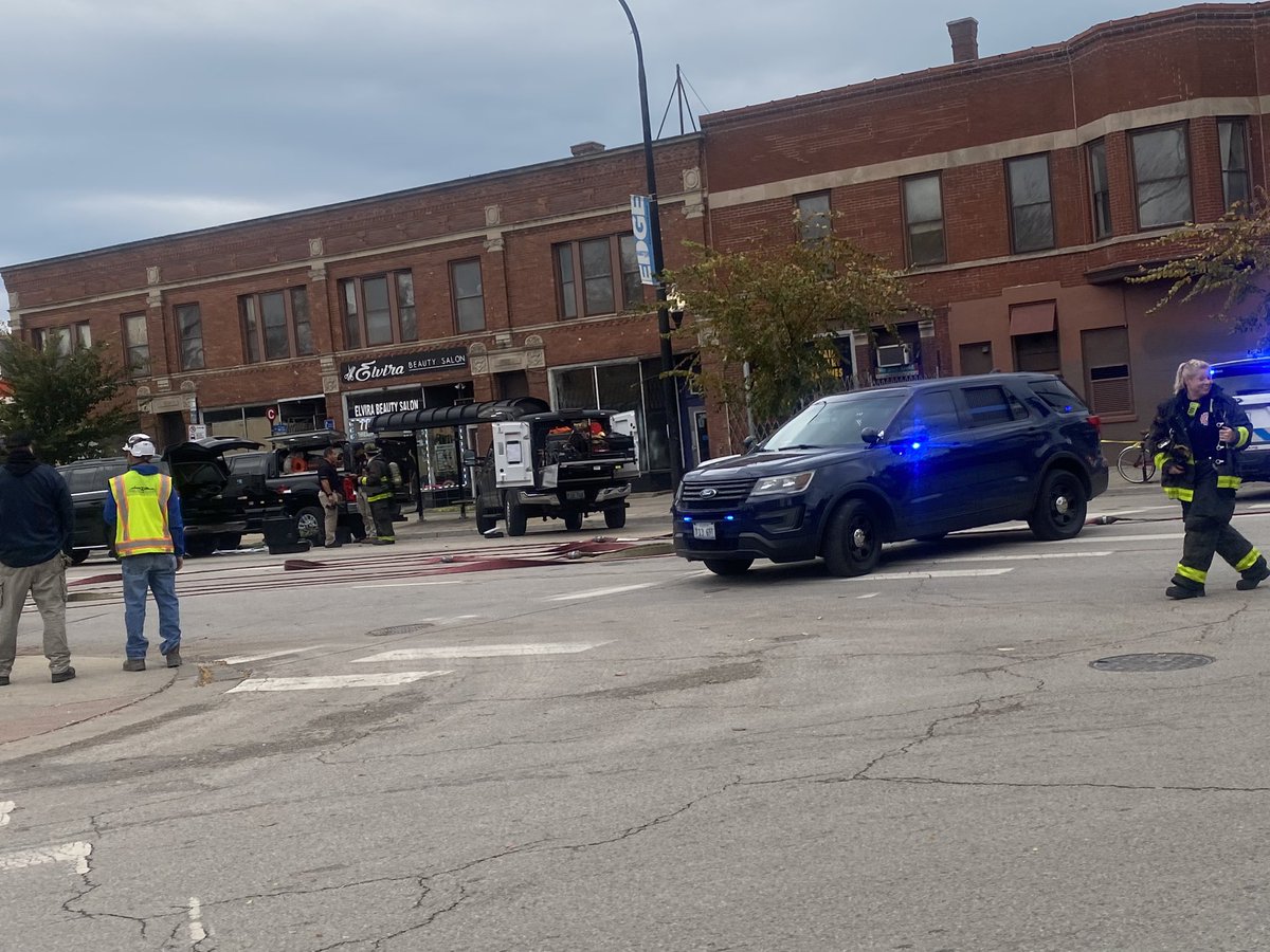 Large police &amp; fire response about 30 minutes agoBryn Mawr/Broadway: a call of a bomb threat at Public Storage involving dynamite with  a timer on it. Chicago