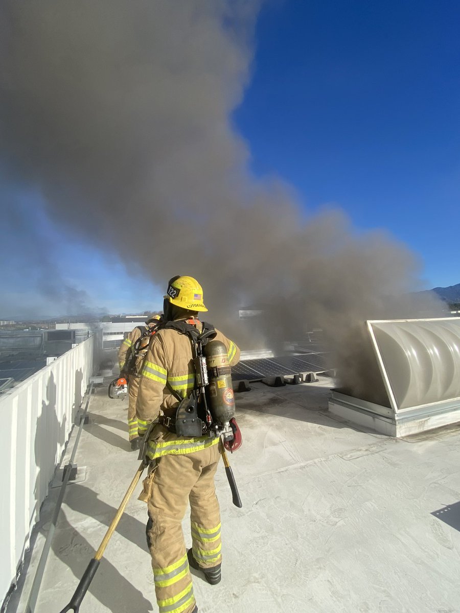 Firefighters rapidly stopped a fire in a warehouse of a 2 story commercial building on Whatney in @City_of_Irvine this morning. The cause is under investigation. No injuries to firefighters or civilians.