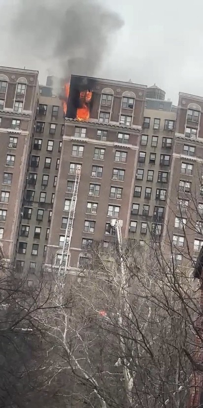 Manhattan *2ND ALARM/10-77* Box 1669 409 Edgecombe Ave FIRE APT 12C  IN A 14 STORY CLASS 2 175X75