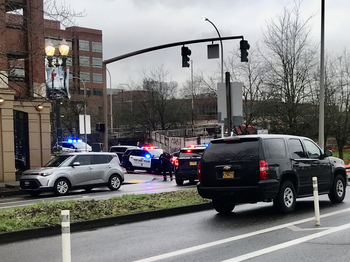 @PortlandPolice investigating a stabbing that has Naito Pkwy CLOSED both directions at Everett.  numerous evidence markers lining the street.  Victim transported in unknown condition, no word on suspect