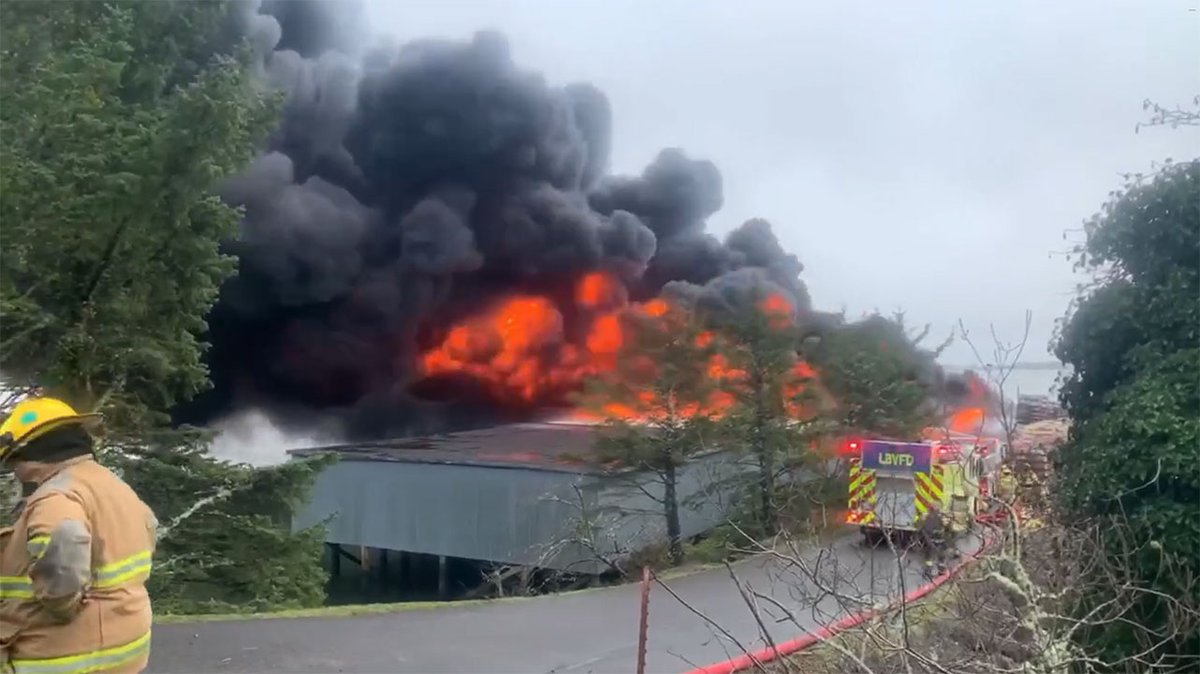 Massive fire destroys former seafood plant in Ilwaco