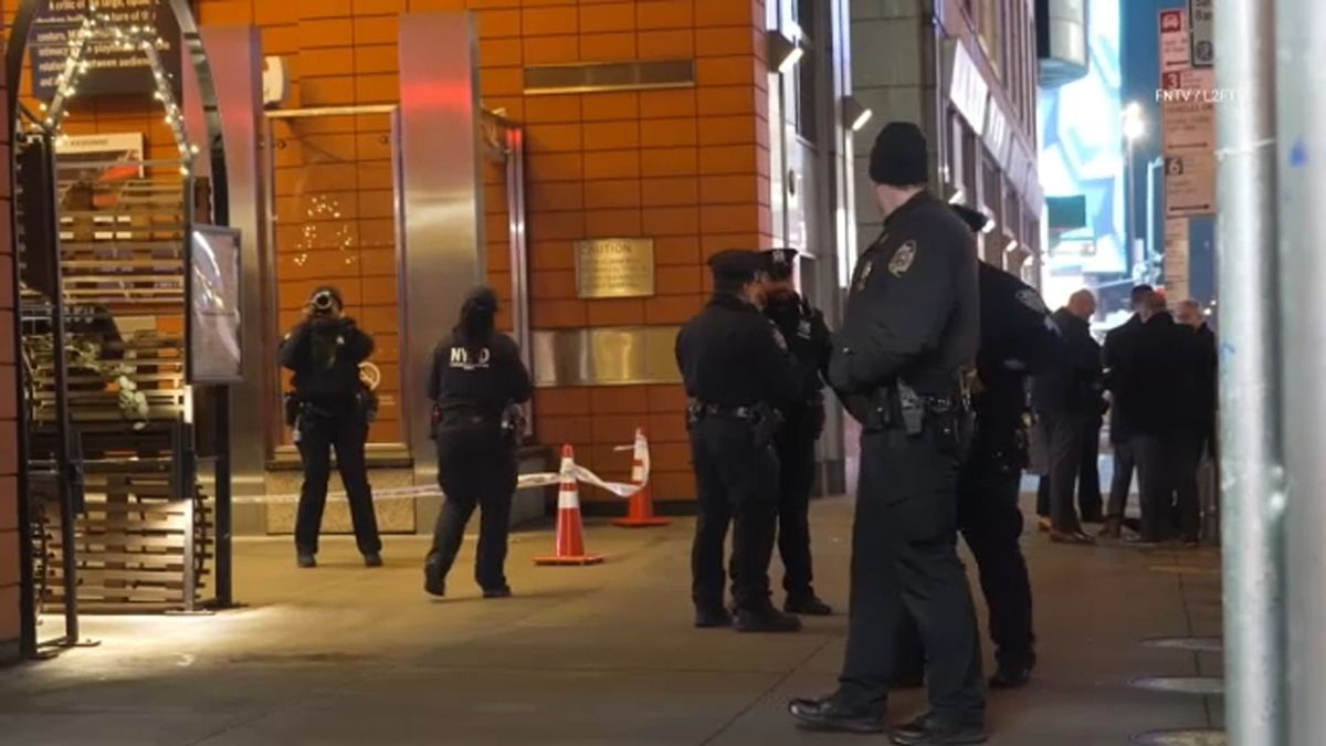 31-year-old man stabbed in face near Times Square in apparent dispute over cigarette