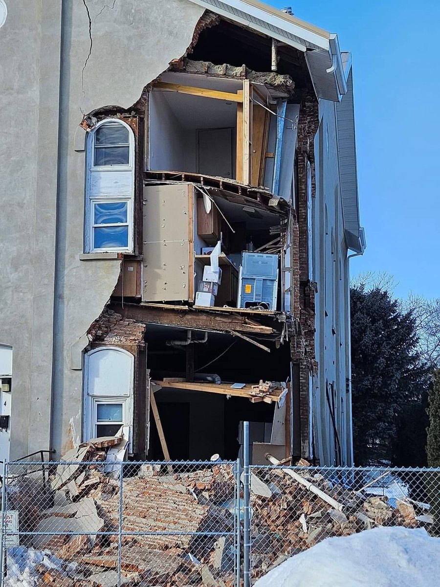 A structure at 4th and Douglas area, in Yankton, SD has collapsed. It was used an apartment building, however the owners learned that the structure was unstable and vacated the residence, around 4 to 5 months ago. The structure was unoccupied at the time of the collapse