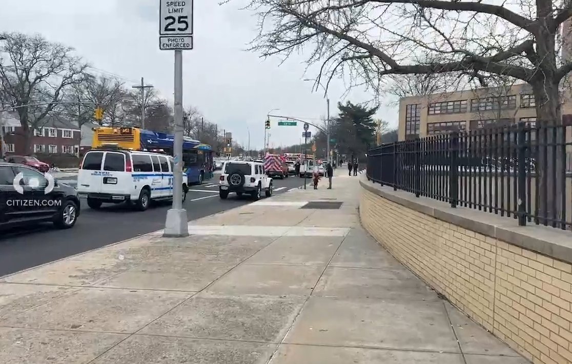 2 students stabbed at Queens high school; person in custody