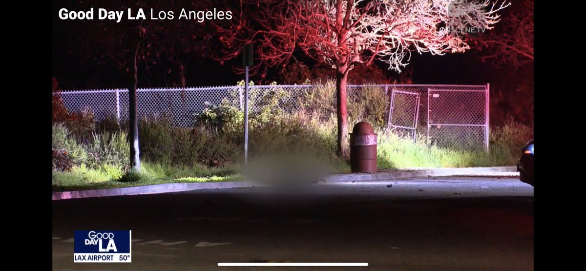 Man found shot to death on Reseda Blvd, near Mulholland Gateway Park, in Tarzana. No suspect info yet. Victim thought to be in his early 30s ID will come from Medical Examiner