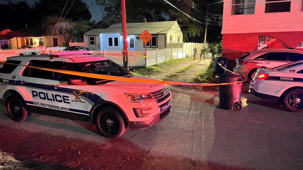 3 hurt after shooting in St. Petersburg alley