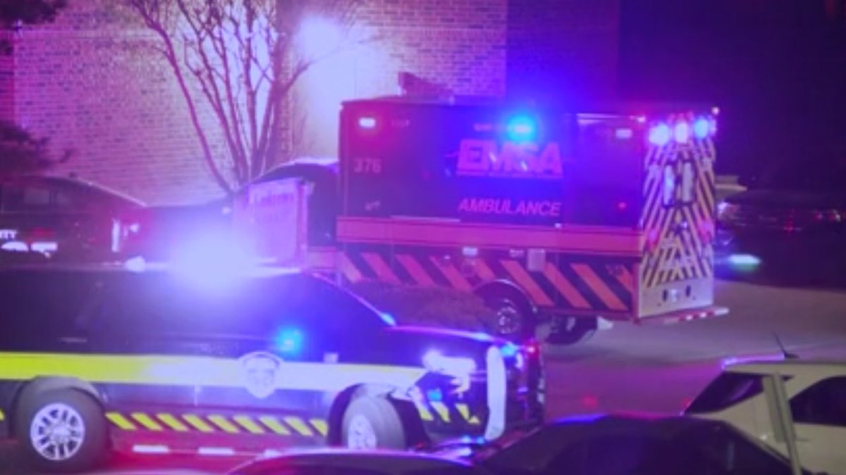 Police searching for suspect in SW Oklahoma City stabbing