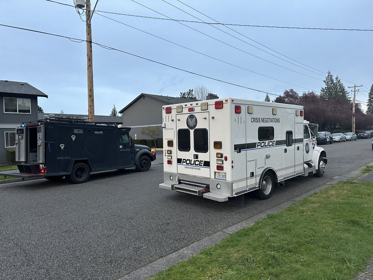 Scene of a barricaded felony DV suspect in the 900 blk of 10 Ave SE. SWAT and crises negotiators are at the scene. 10 Ave SE is closed between 11 ST SE and 9 ST SE.