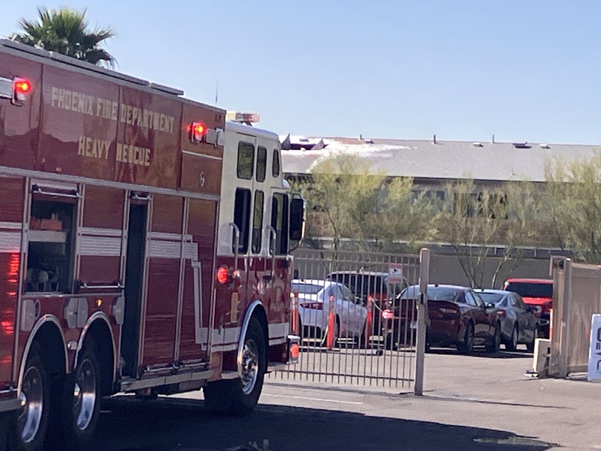 ⁦@PHXFire⁩ investigating 1st Alarm at apartments 23rd Street and Van Buren, authorities confirm no injuries reported but several units with heavy damage. They also found lithium batteries in one unit