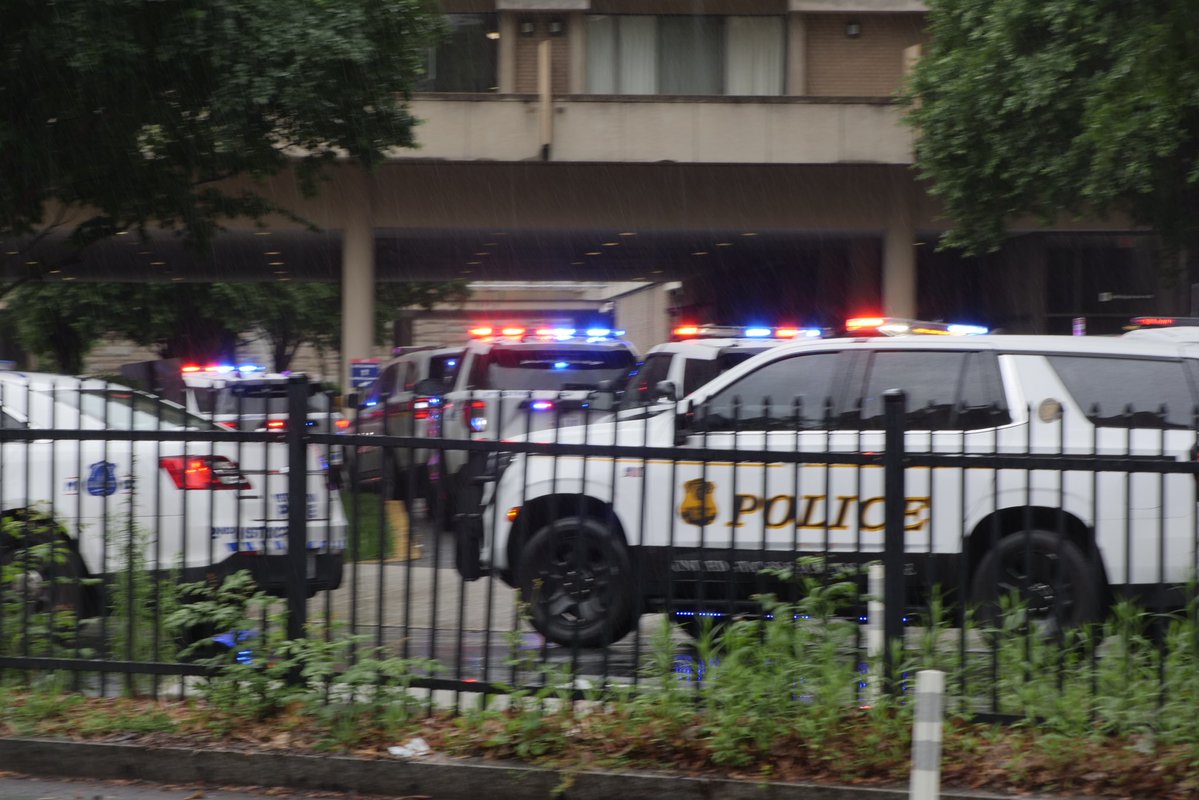 Police-involved shooting on the 2400 block of Virginia Ave NW in Foggy Bottom DC, leaving both a police officer and an adult male injured. Large USSS and MPD presence on scene&hellip; this is all during GWU&rsquo;s Commencement weekend.Washington, D.C. - Developing, MPD reports 4 gunshots were fired on the corner of 24th street NW and Virginia Ave NW. One non-life-threatening injury at approximately