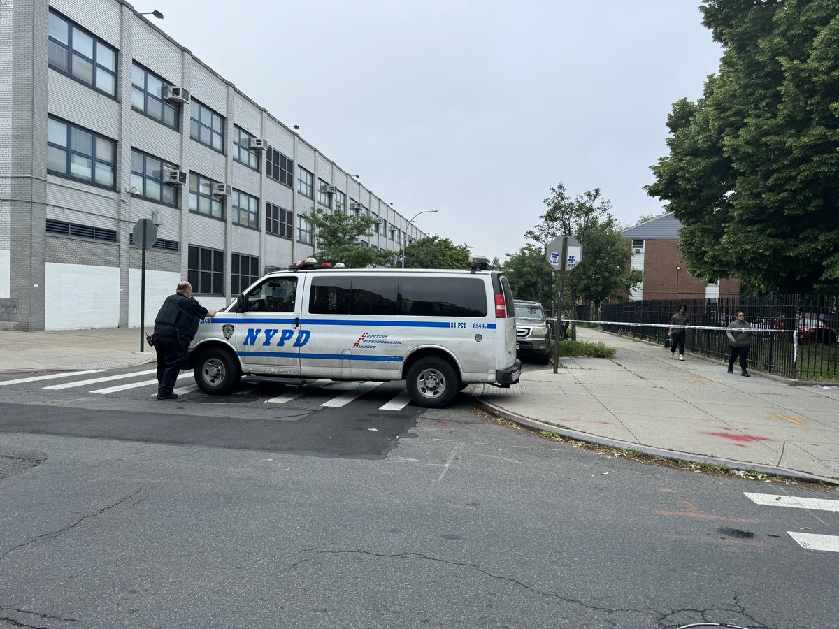 1 man is dead, after a police-involved shooting. @NYPDChiefPatrol says a man (26) armed with  2 knives approached 2 NYPD officers. They tried to tell him to put down the weapons, then tased him, he still charged at  them with  a knife. He was shot and killed