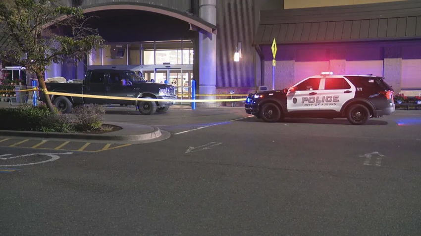 An attempted robbery turned into a shootout in the parking lot of a Walmart in Auburn this morning. The victim was armed and fired at the two suspects. The suspects shot the woman and then ran off, but @AuburnWAPolice caught them both