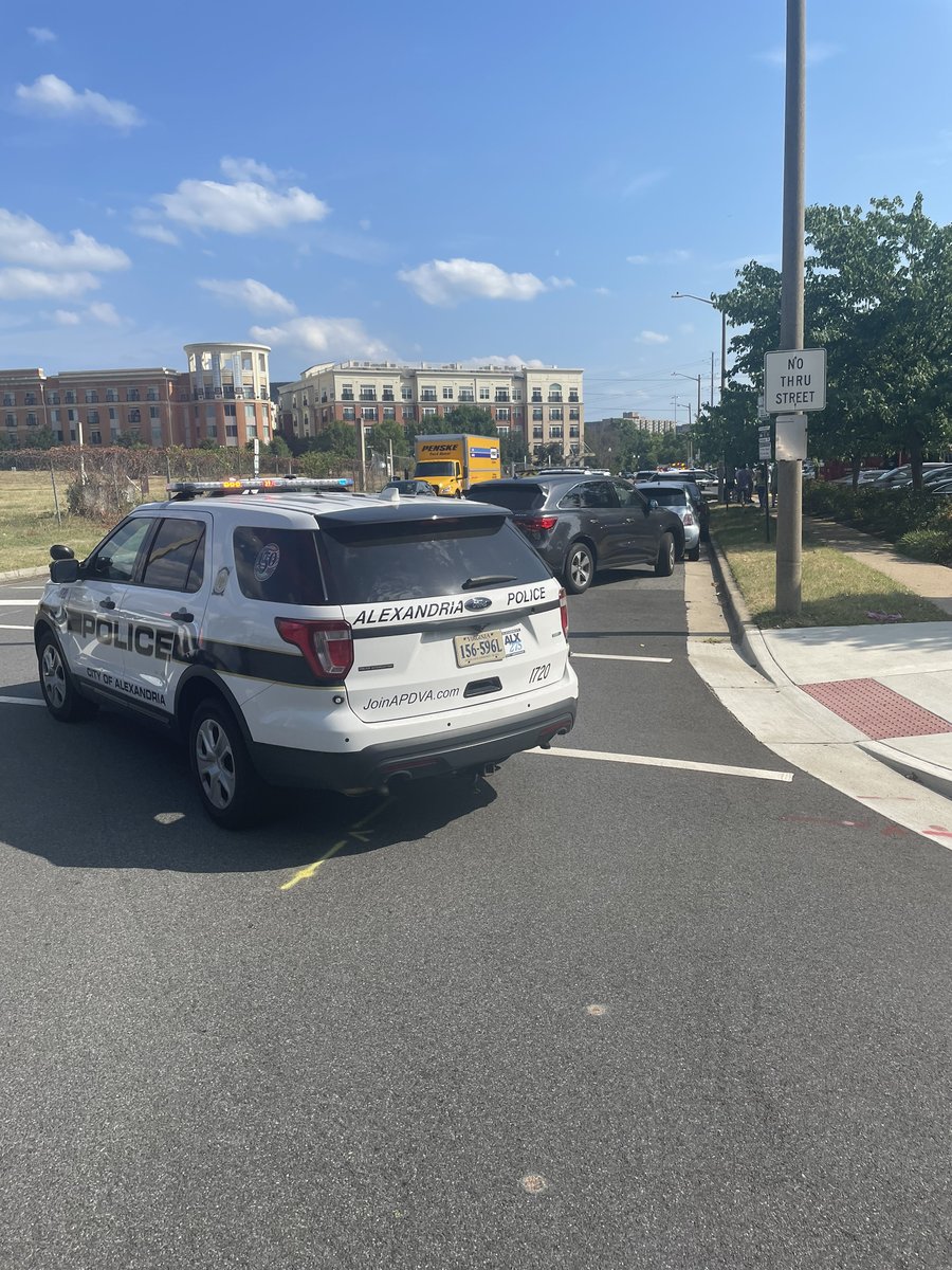 SHOOTING IN ALEXANDRIA: 300 Bl. of Hooffs Run Dr. Alexandria, VA. @AlexandriaVAPD on scene investigating a shooting with two individuals located with gunshot wound injuries. Those injuries are critical.There is a significant police presence in the 300 block of Hoffs Run Drive at Eisenhower Ave. in response to a shooting investigation. Avoid the area. There is no threat to the public related to this incident