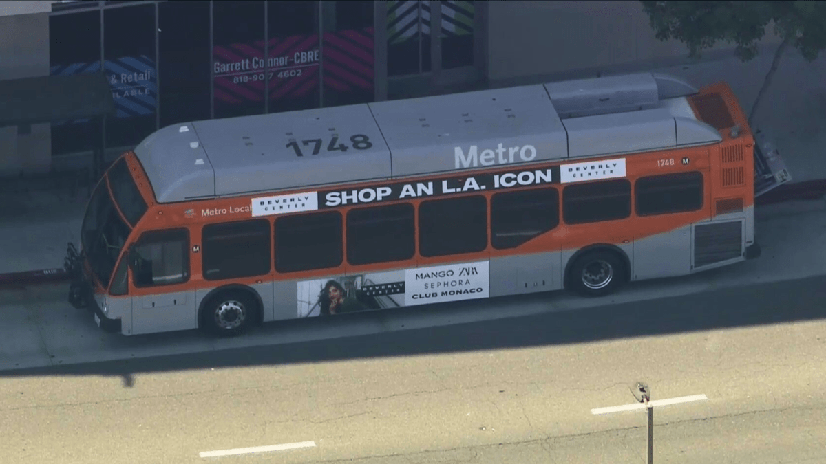 Possible armed suspect on Metro bus in Glendale