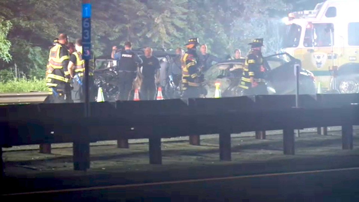 Wrong-way crash on Garden State Parkway leaves 2 dead, 1 injured in Paramus, NJ