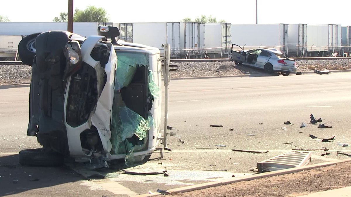 1 dead, 1 hospitalized in wrong-way crash in Avondale; road closed