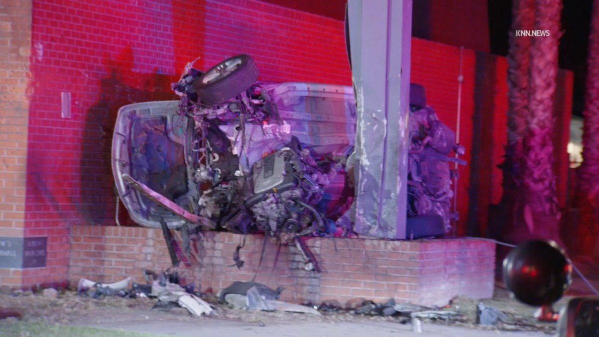 Suspect crashes into wall while fleeing from police in Pico Rivera