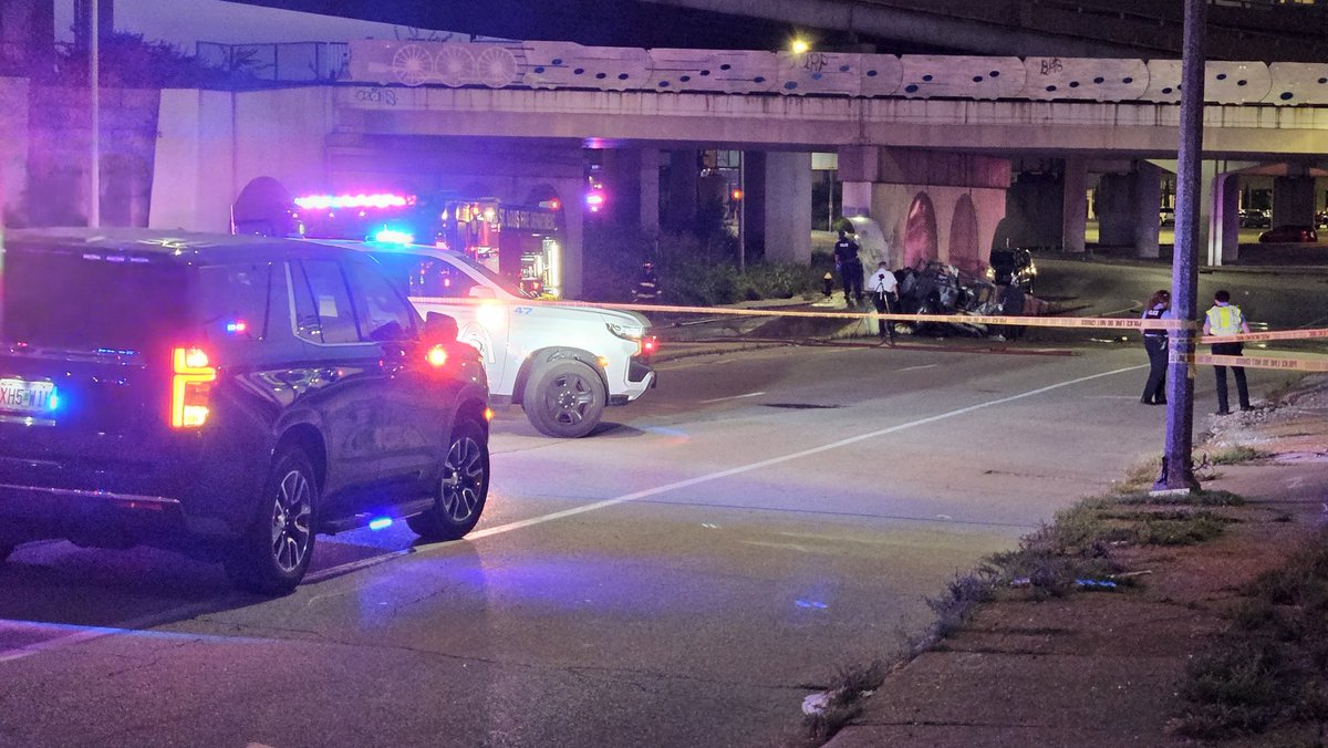 The St. Louis MPD Accident Reconstruction Unit is on the scene of a fatal  crash on Vandeventer Ave. between Clayton Ave. and  Forest Park Ave. A single vehicle crashed into a pier supporting a Metrolink bridge and caught fire. Vandeventer will be closed for quite some time