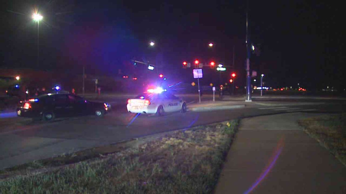 5 people injured in crash on East 40th Avenue at Peña Boulevard in Aurora