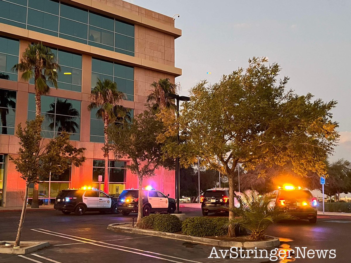 An armed suspect, described as a white male wearing a black hoodie, has been detained at gunpoint at the Lancaster Court Building. Authorities have the situation under control and are conducting an investigation