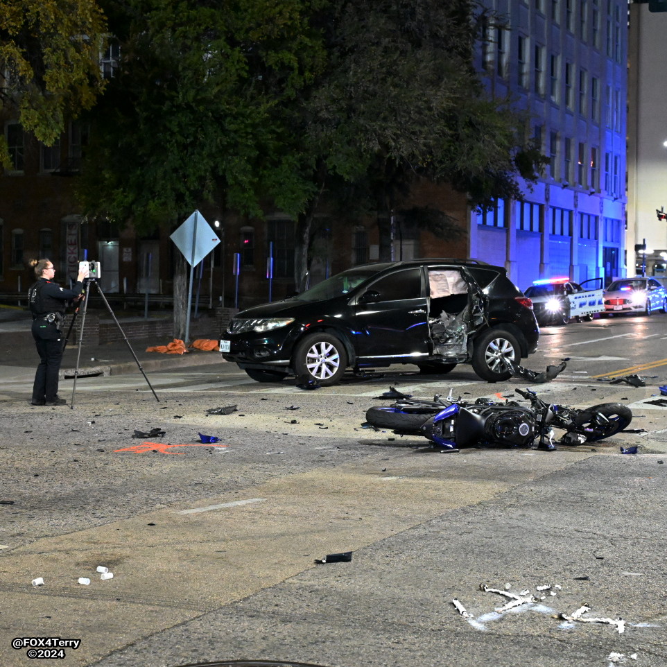 An overnight crash in Downtown Dallas has left a man dead.