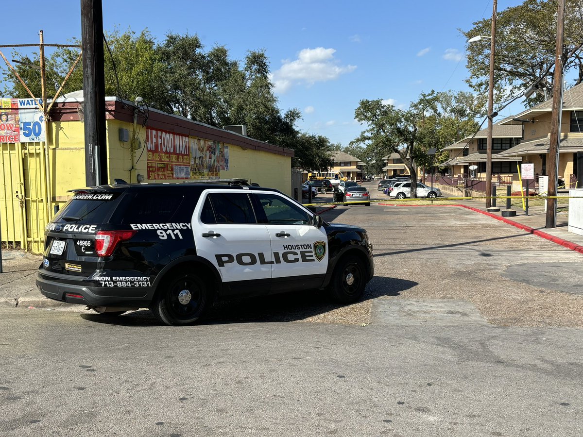 @houstonpolice is investigating a deadly shooting near Fulton Street and Booth Street. Police say a male was found inside a car around noon, and they say he was shot at least once