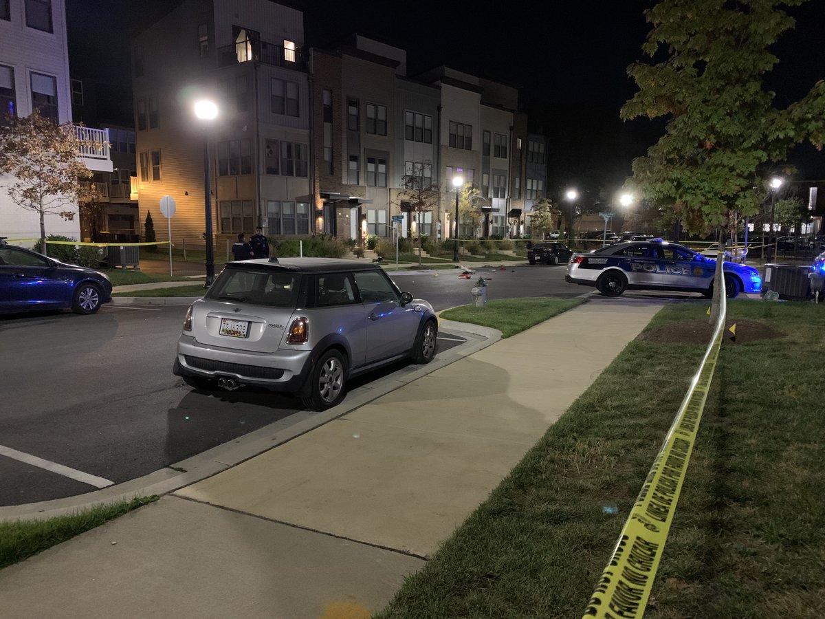 Double shooting on the 2500 block of Kirkwood Place in Hyattsville at 10:15pm. 4 suspects attempted to rob a man and woman as they returned from dinner. The man and woman were shot. They’ve  been taken to the hospital. No word on condition. No suspect description.…