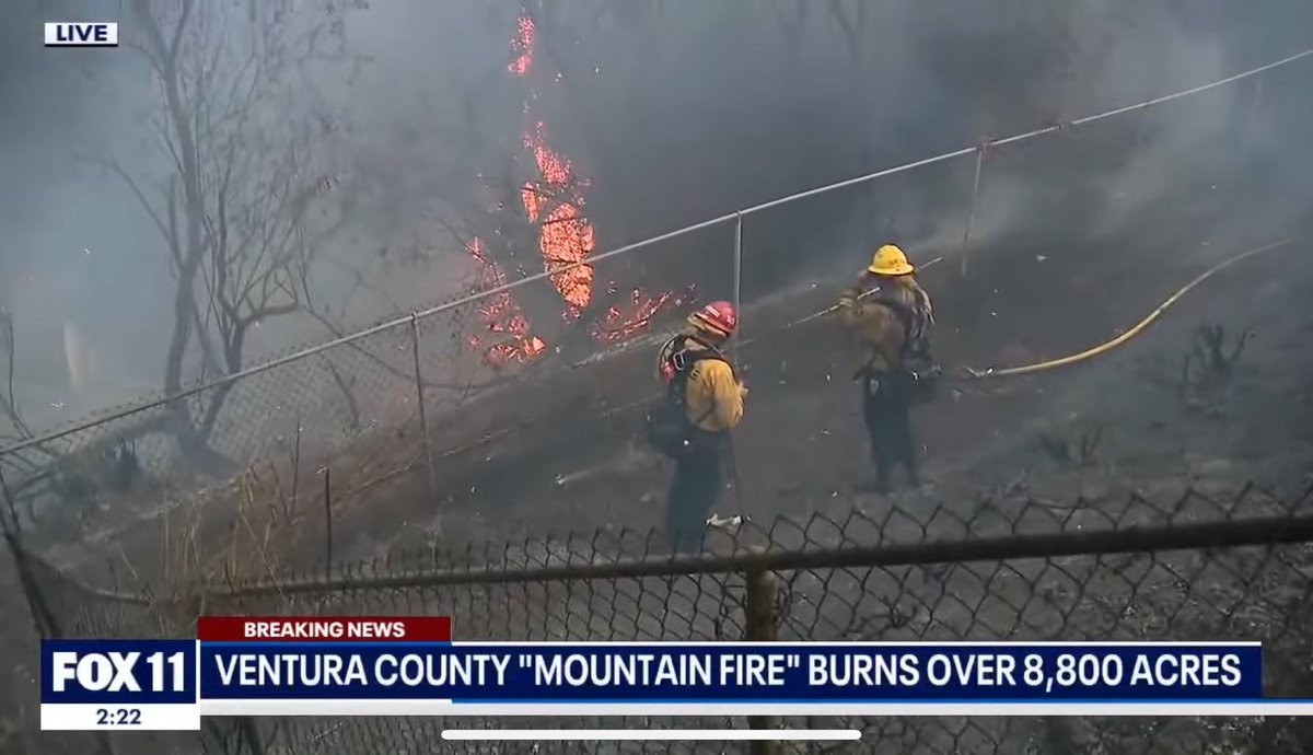 NEWSA massive Wildfire underway right now in Ventura Co CA burning down houses in an entire neighborhood with possible pets inside. No fatalities yet reported. Evacuations underway. 9,000 acres burned this afternoon in MountainFire